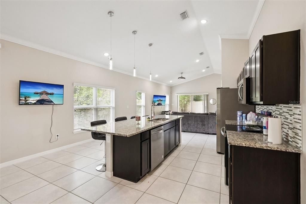 For Sale: $300,000 (3 beds, 2 baths, 1582 Square Feet)