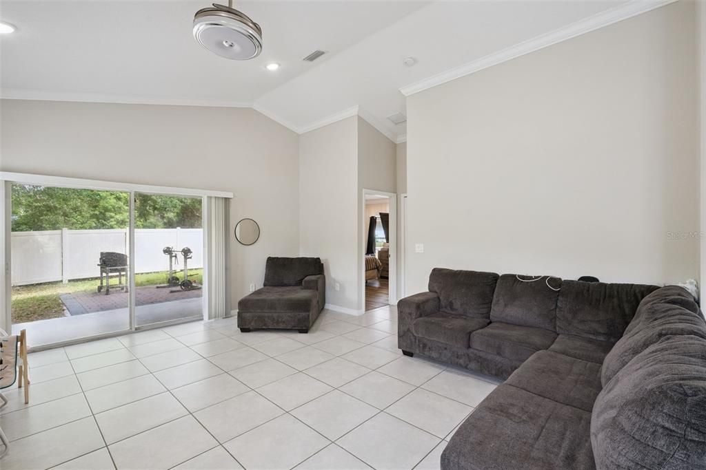 For Sale: $300,000 (3 beds, 2 baths, 1582 Square Feet)
