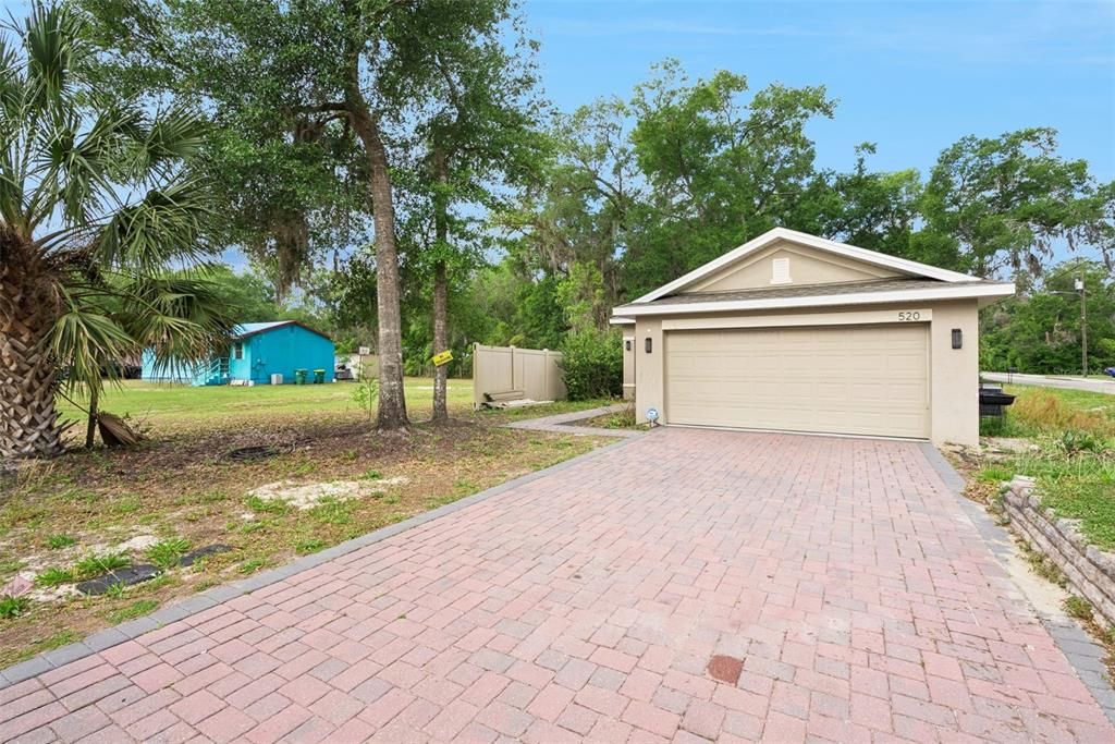 For Sale: $300,000 (3 beds, 2 baths, 1582 Square Feet)