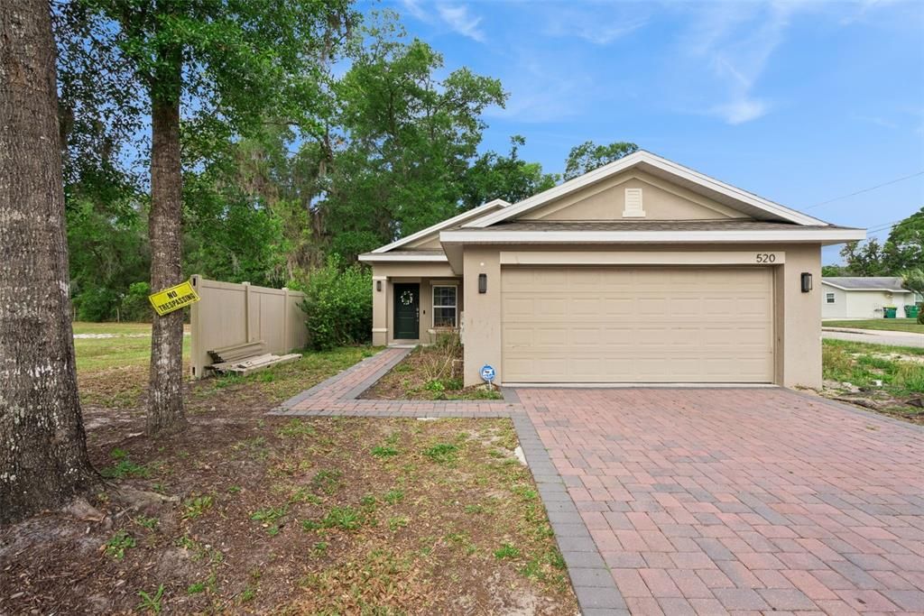 For Sale: $300,000 (3 beds, 2 baths, 1582 Square Feet)