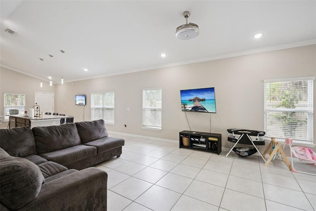 For Sale: $300,000 (3 beds, 2 baths, 1582 Square Feet)