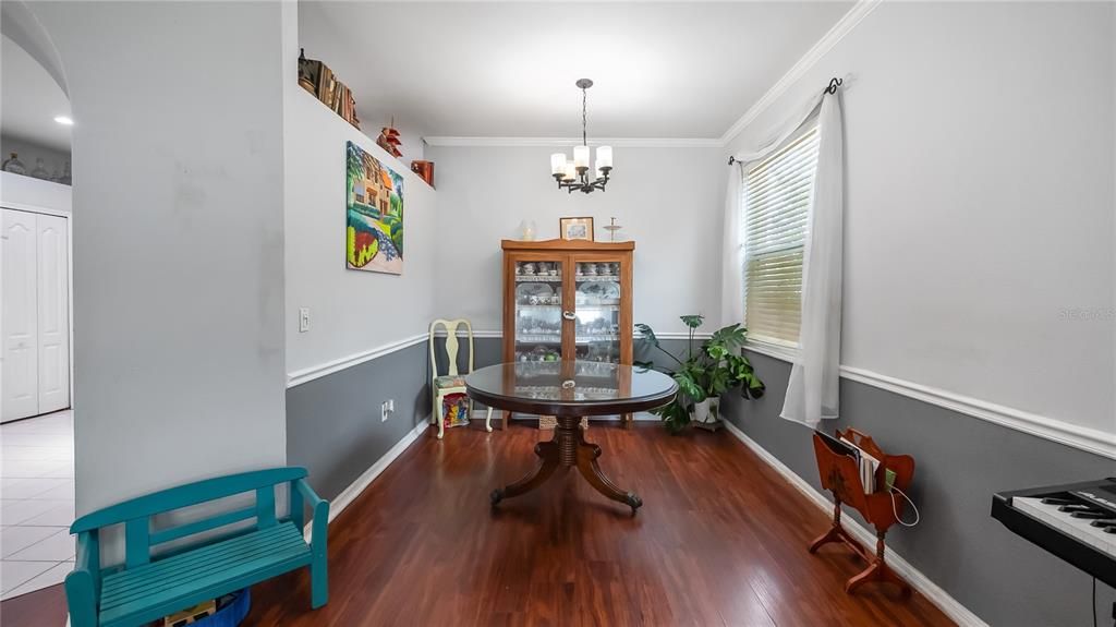 En Venta: $450,000 (4 camas, 2 baños, 1832 Pies cuadrados)