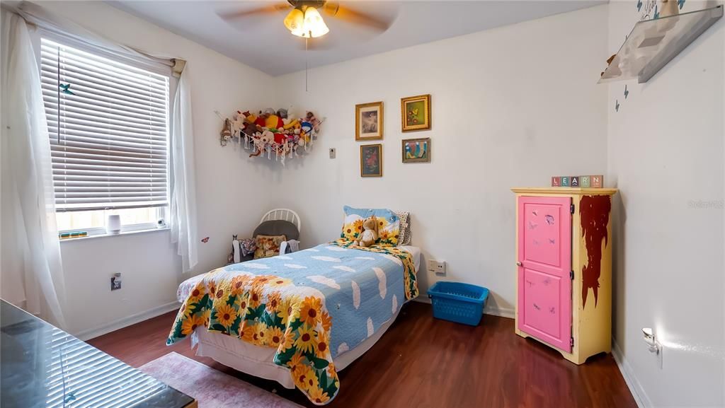 En Venta: $450,000 (4 camas, 2 baños, 1832 Pies cuadrados)