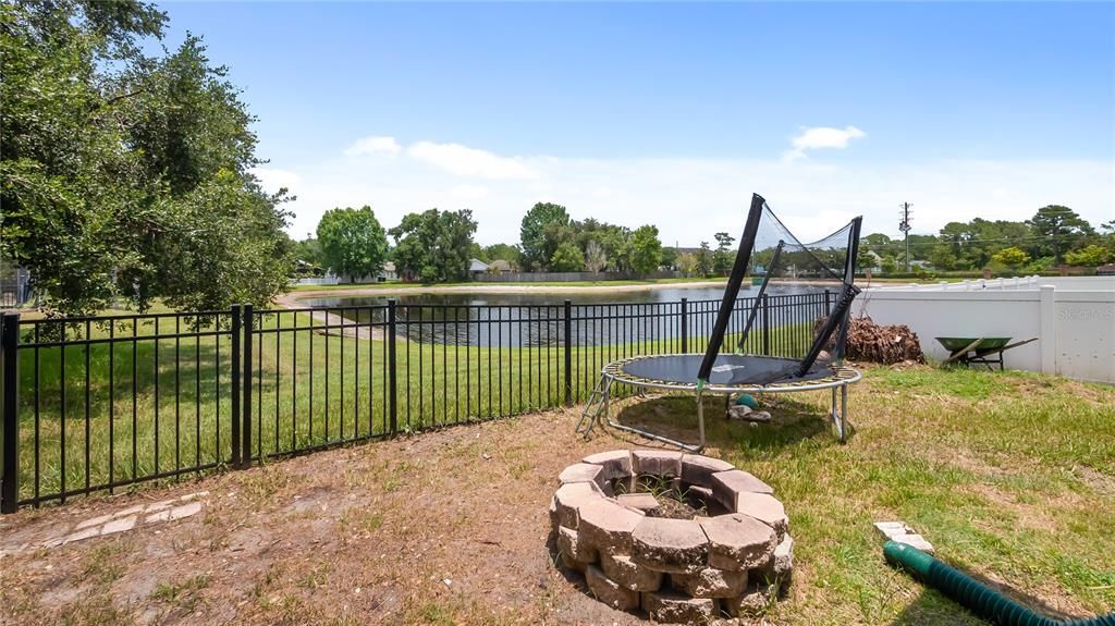 En Venta: $450,000 (4 camas, 2 baños, 1832 Pies cuadrados)