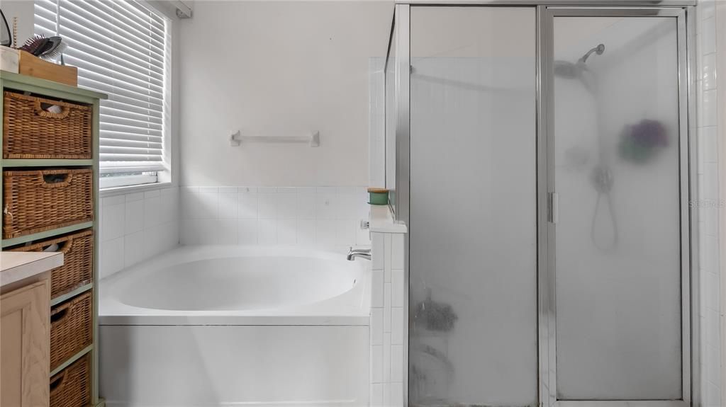 En Venta: $450,000 (4 camas, 2 baños, 1832 Pies cuadrados)
