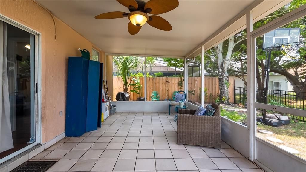 En Venta: $450,000 (4 camas, 2 baños, 1832 Pies cuadrados)