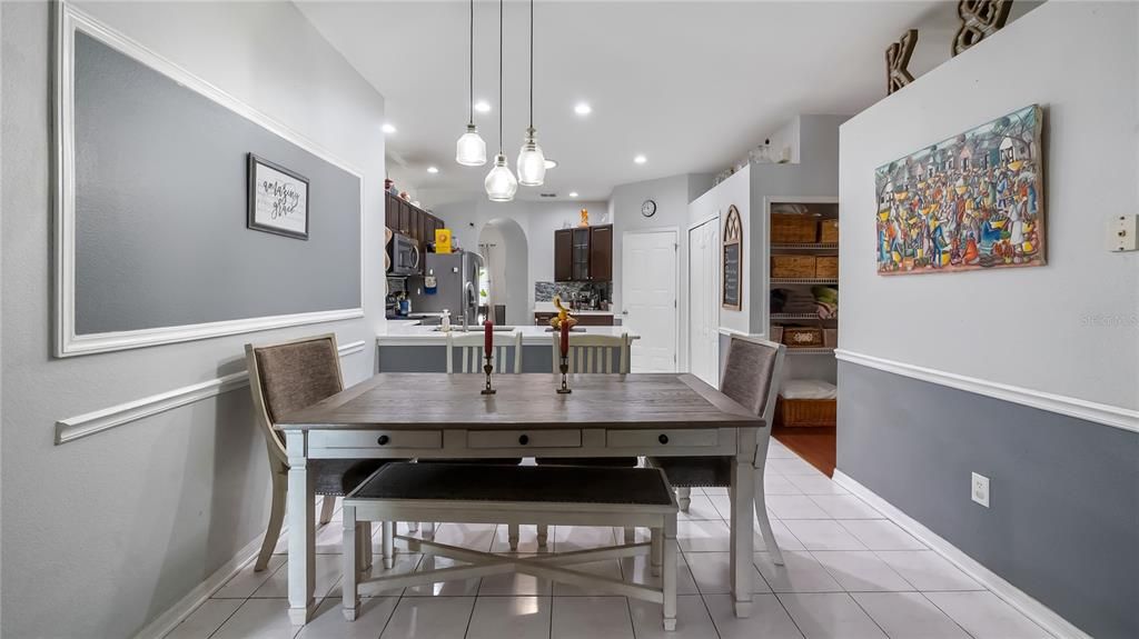 En Venta: $450,000 (4 camas, 2 baños, 1832 Pies cuadrados)