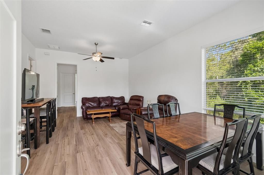 For Sale: $280,000 (1 beds, 2 baths, 820 Square Feet)