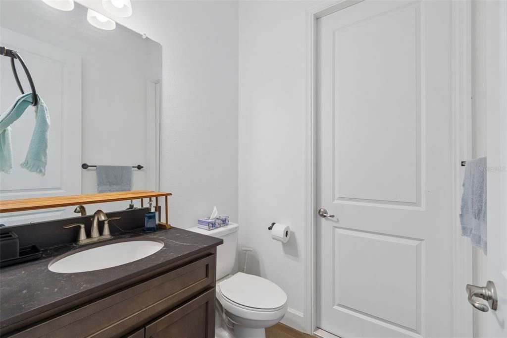 For Sale: $280,000 (1 beds, 2 baths, 820 Square Feet)