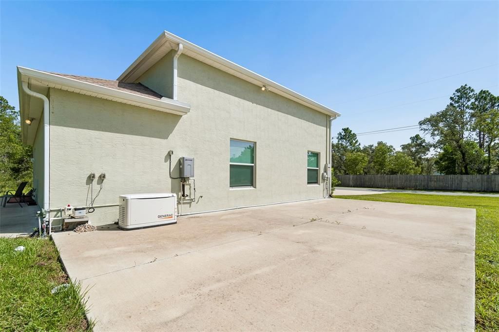 For Sale: $280,000 (1 beds, 2 baths, 820 Square Feet)
