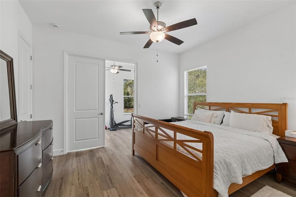 For Sale: $280,000 (1 beds, 2 baths, 820 Square Feet)