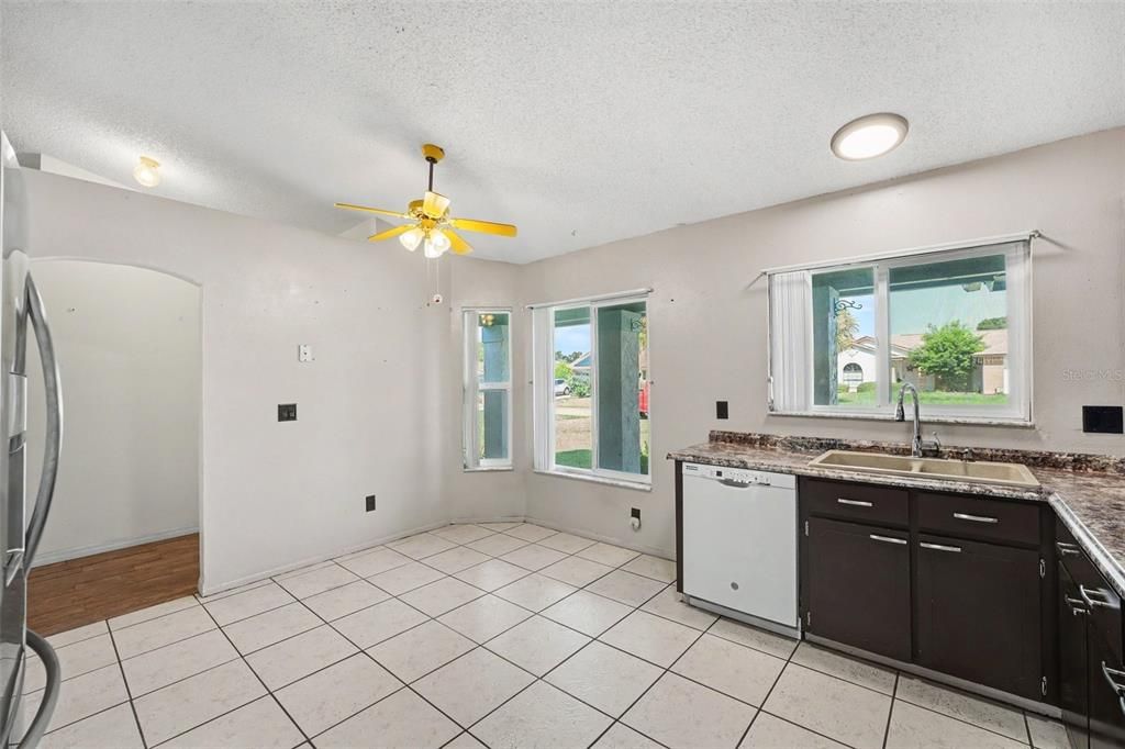 En Venta: $339,000 (3 camas, 2 baños, 1663 Pies cuadrados)