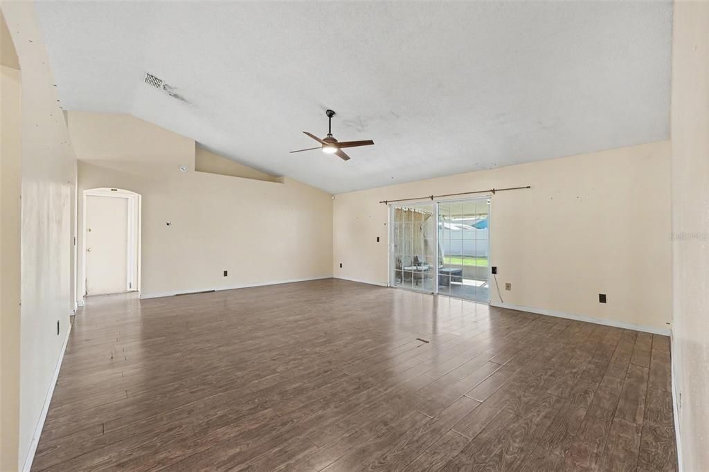 En Venta: $339,000 (3 camas, 2 baños, 1663 Pies cuadrados)