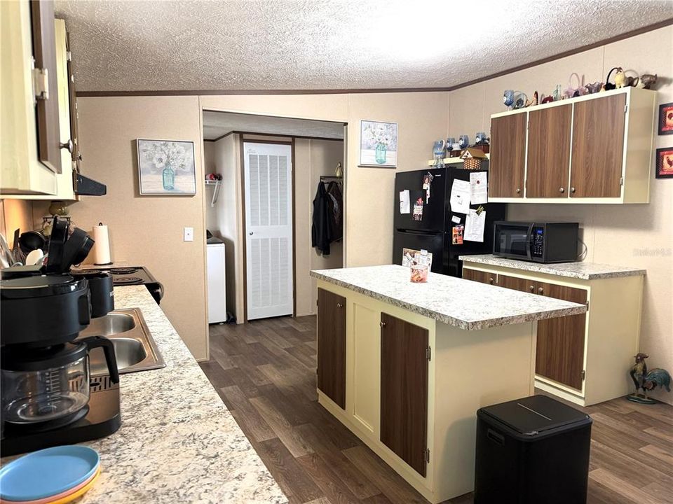 En Venta: $245,000 (3 camas, 2 baños, 1296 Pies cuadrados)