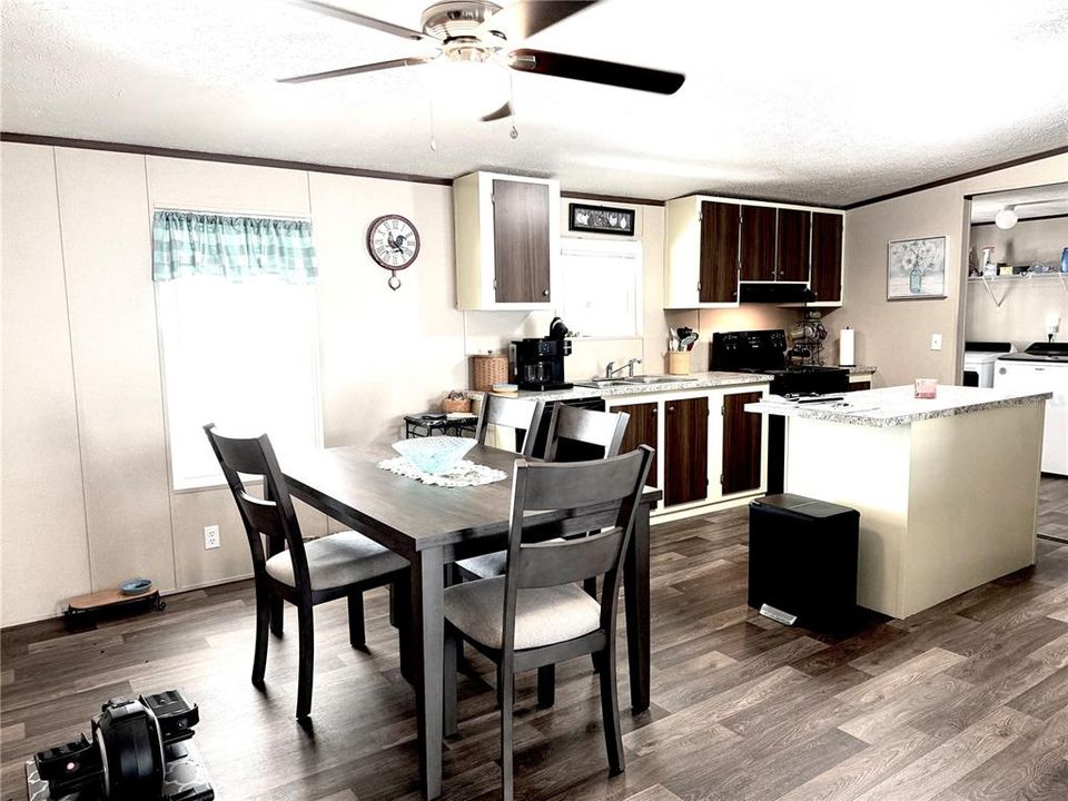 En Venta: $245,000 (3 camas, 2 baños, 1296 Pies cuadrados)