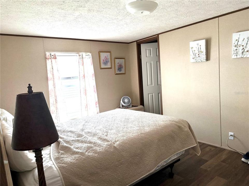 En Venta: $245,000 (3 camas, 2 baños, 1296 Pies cuadrados)
