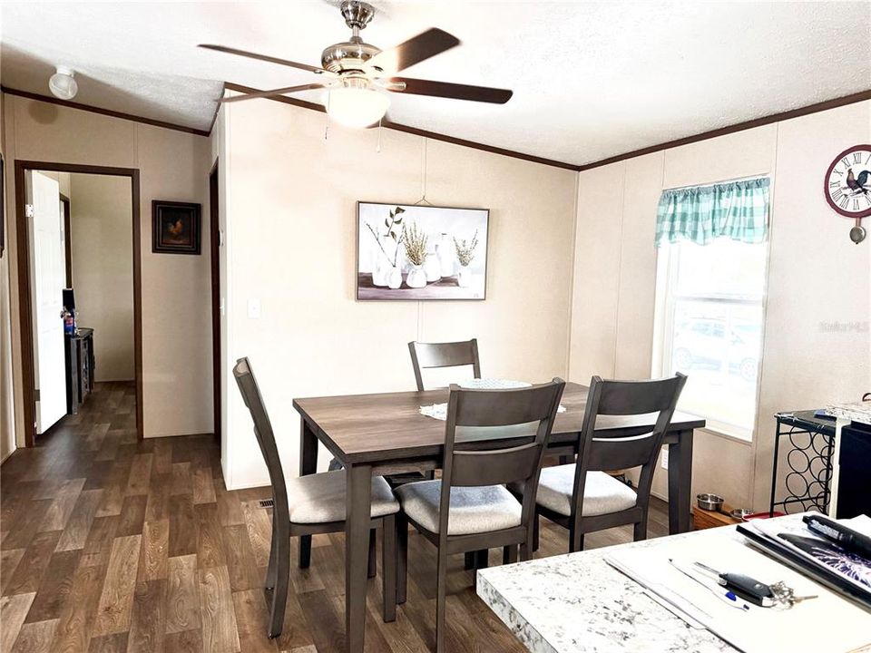 En Venta: $245,000 (3 camas, 2 baños, 1296 Pies cuadrados)