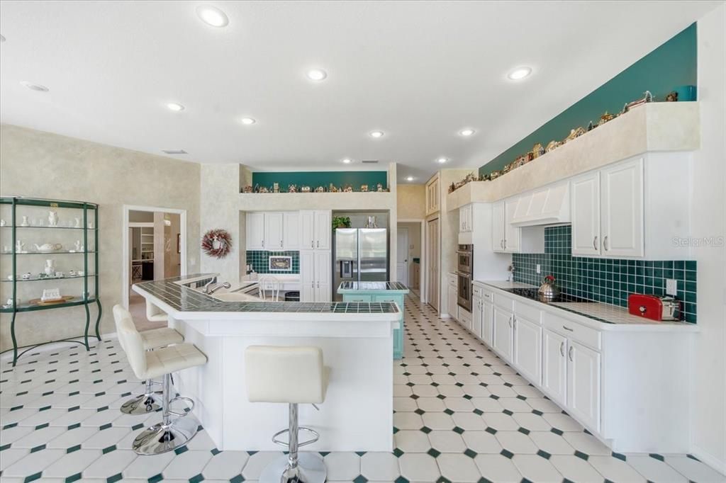 For Sale: $1,100,000 (5 beds, 3 baths, 3390 Square Feet)