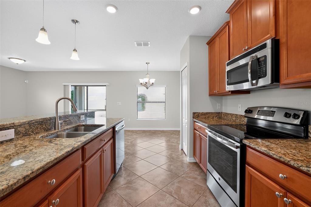 En Venta: $349,900 (4 camas, 2 baños, 1786 Pies cuadrados)