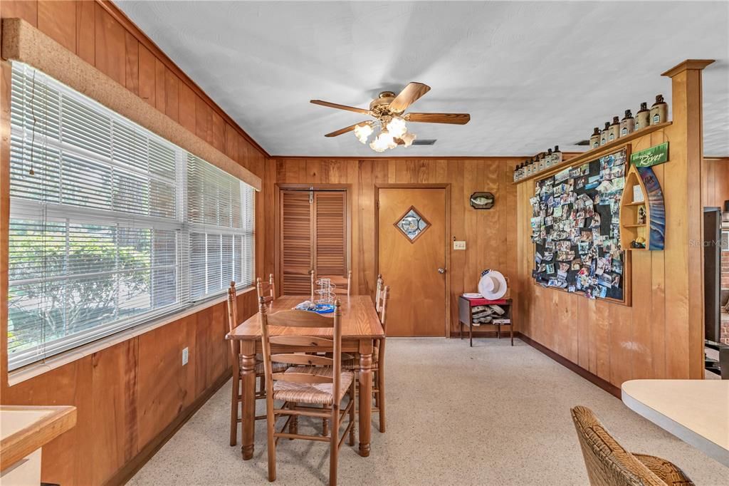 En Venta: $950,000 (4 camas, 2 baños, 1871 Pies cuadrados)