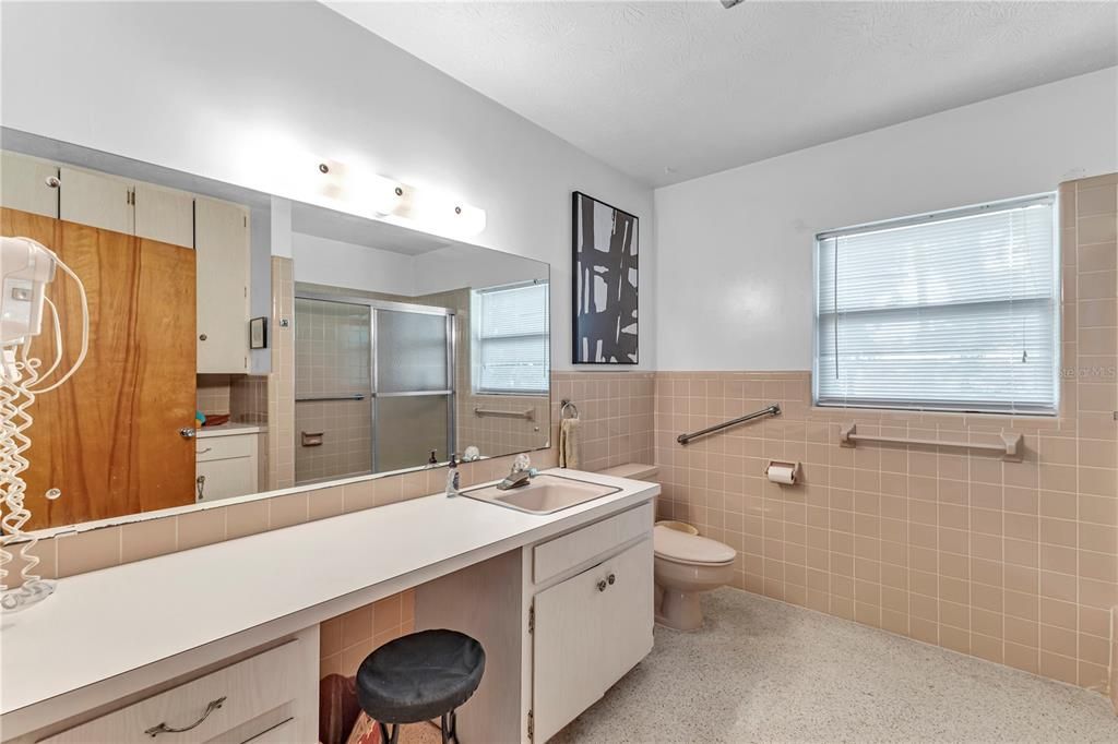 En Venta: $950,000 (4 camas, 2 baños, 1871 Pies cuadrados)