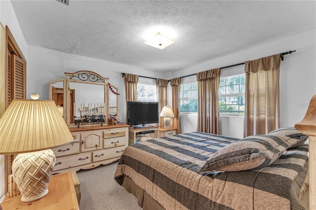 En Venta: $950,000 (4 camas, 2 baños, 1871 Pies cuadrados)