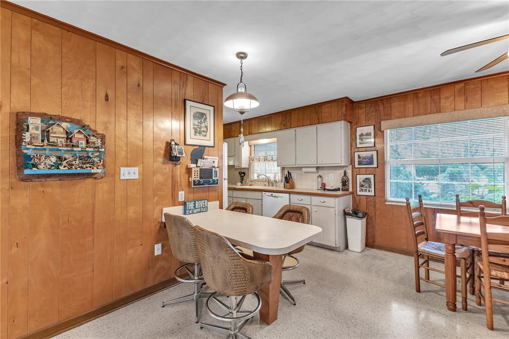 En Venta: $950,000 (4 camas, 2 baños, 1871 Pies cuadrados)