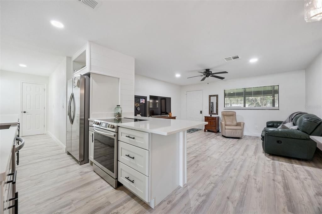 En Venta: $455,000 (3 camas, 2 baños, 1020 Pies cuadrados)