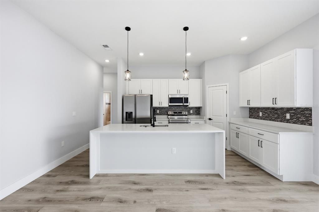 For Sale: $349,900 (4 beds, 3 baths, 1802 Square Feet)