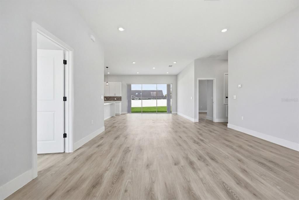 For Sale: $349,900 (4 beds, 3 baths, 1802 Square Feet)