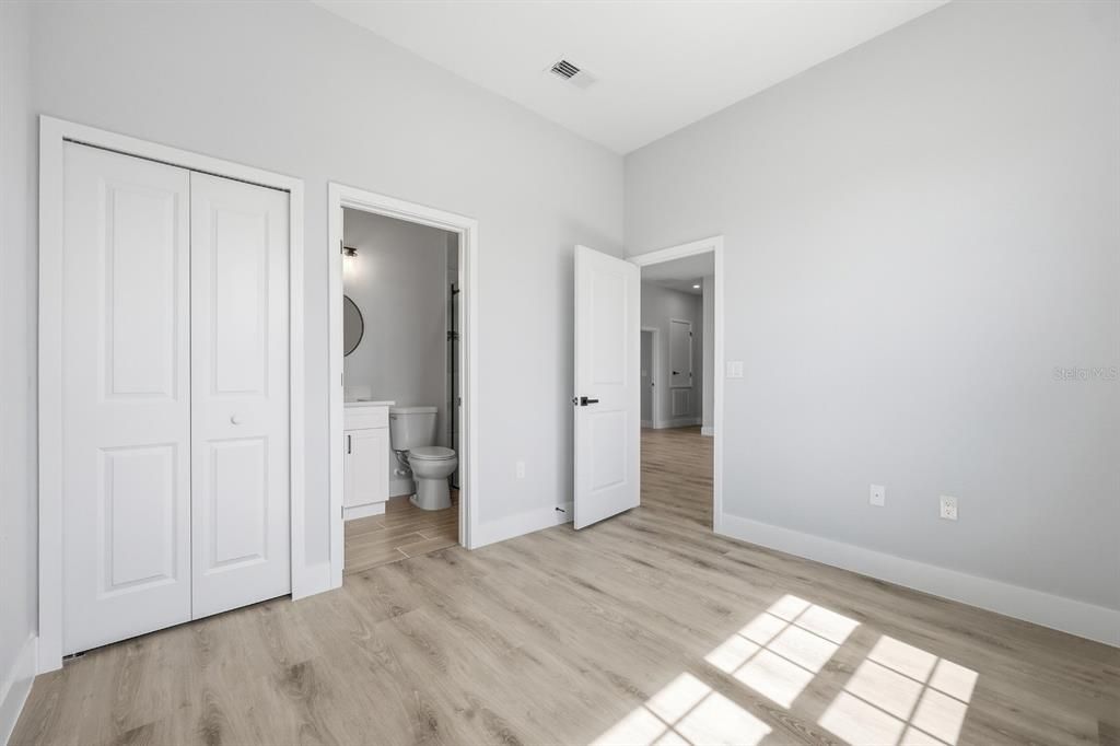 For Sale: $349,900 (4 beds, 3 baths, 1802 Square Feet)