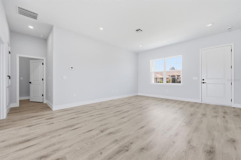 For Sale: $349,900 (4 beds, 3 baths, 1802 Square Feet)