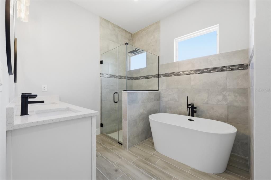 For Sale: $349,900 (4 beds, 3 baths, 1802 Square Feet)