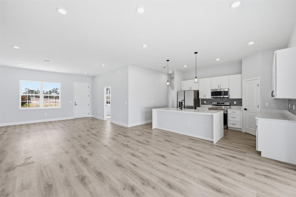 For Sale: $349,900 (4 beds, 3 baths, 1802 Square Feet)