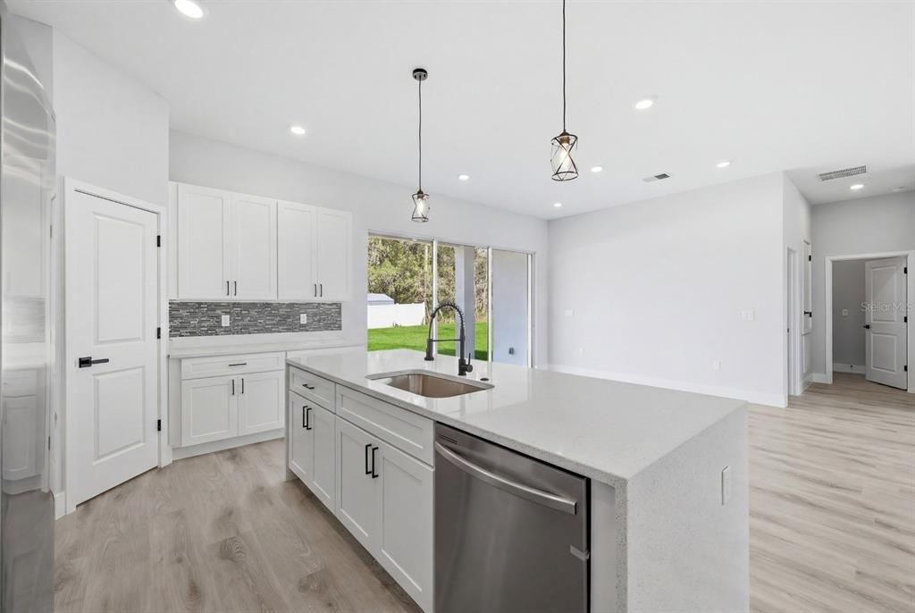 For Sale: $349,900 (4 beds, 3 baths, 1802 Square Feet)