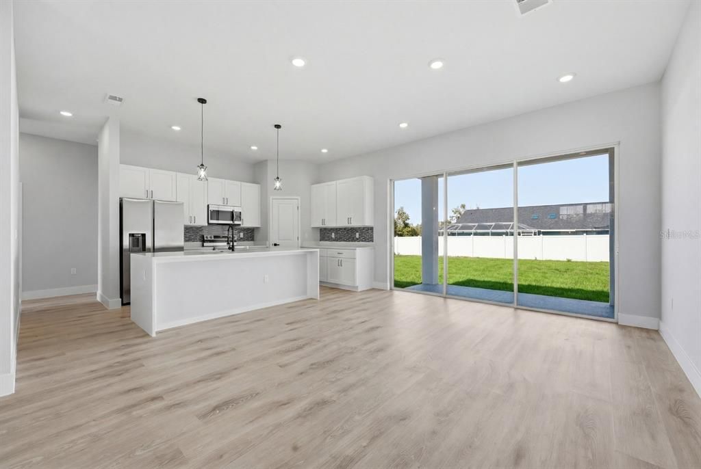 For Sale: $349,900 (4 beds, 3 baths, 1802 Square Feet)
