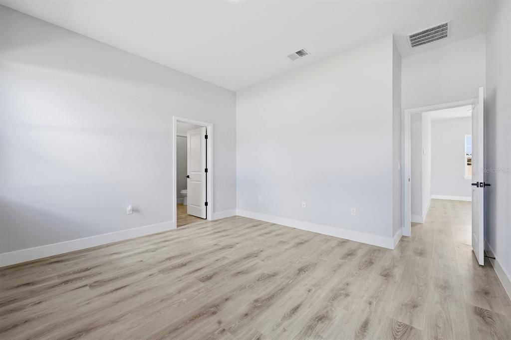 For Sale: $349,900 (4 beds, 3 baths, 1802 Square Feet)