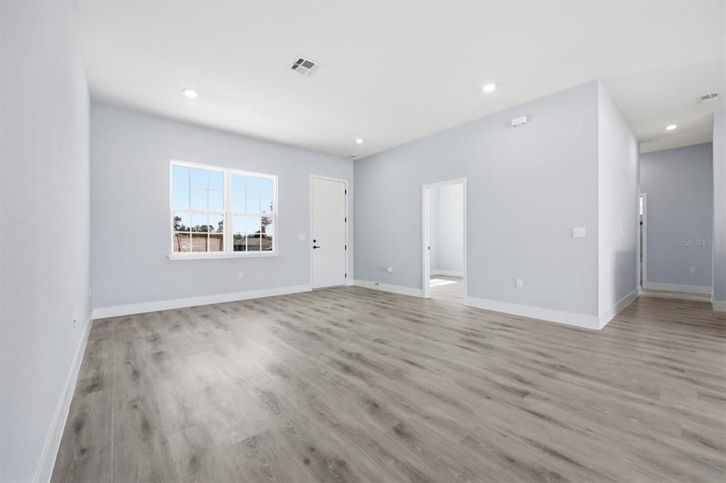 For Sale: $349,900 (4 beds, 3 baths, 1802 Square Feet)