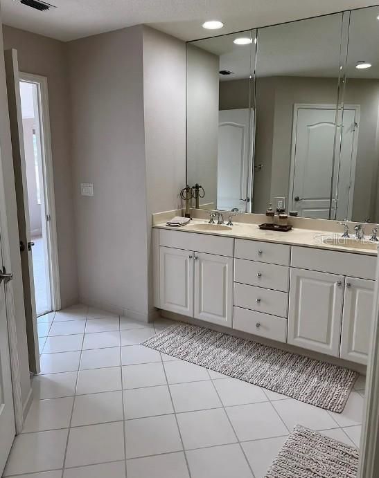 For Rent: $5,000 (2 beds, 3 baths, 1619 Square Feet)
