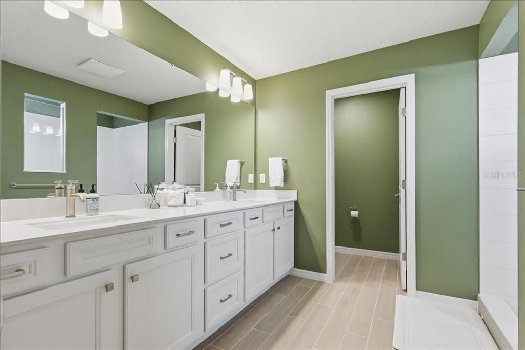 For Sale: $739,900 (5 beds, 4 baths, 3617 Square Feet)