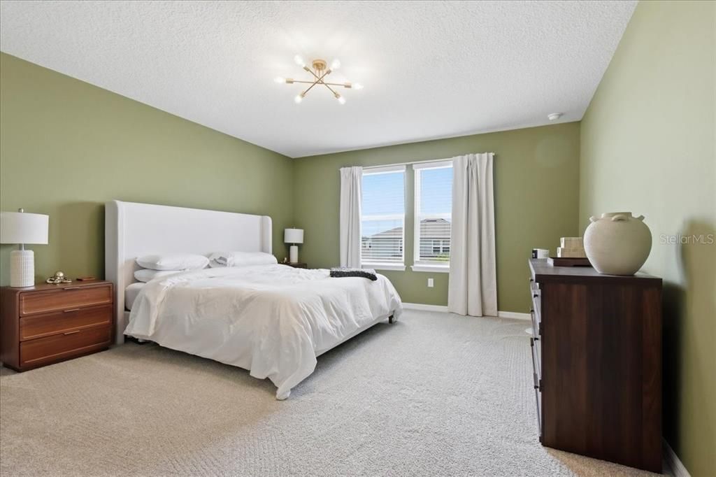 For Sale: $739,900 (5 beds, 4 baths, 3617 Square Feet)