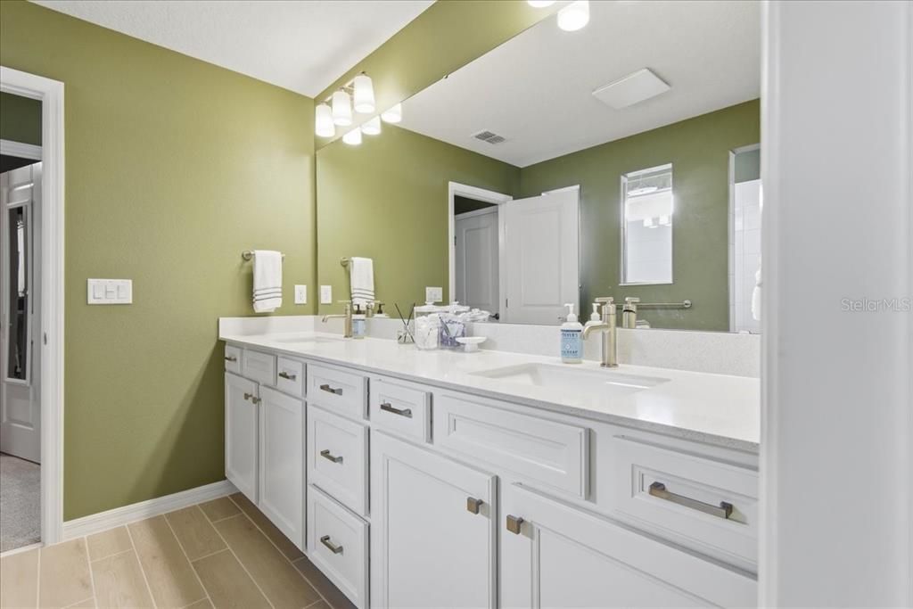 For Sale: $739,900 (5 beds, 4 baths, 3617 Square Feet)