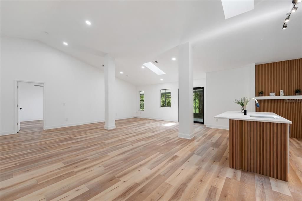 Activo con contrato: $465,000 (4 camas, 3 baños, 2382 Pies cuadrados)