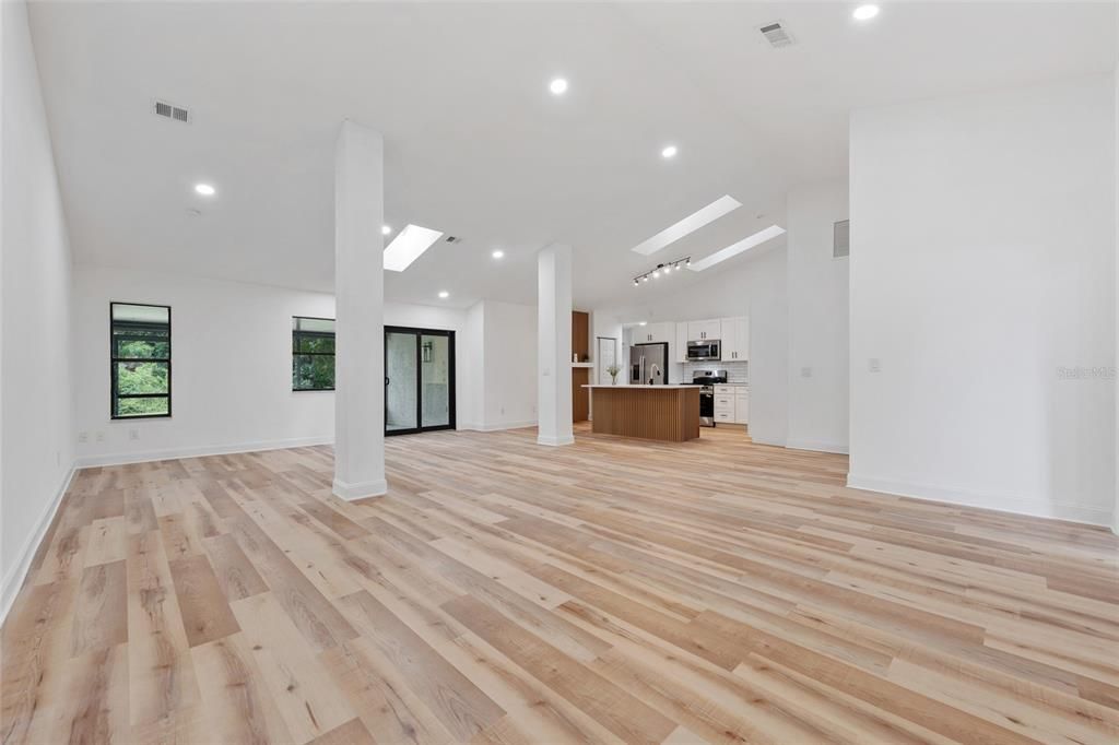 Activo con contrato: $465,000 (4 camas, 3 baños, 2382 Pies cuadrados)