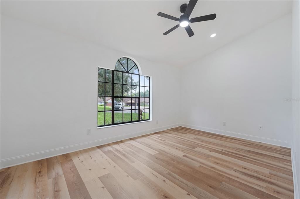 Activo con contrato: $465,000 (4 camas, 3 baños, 2382 Pies cuadrados)