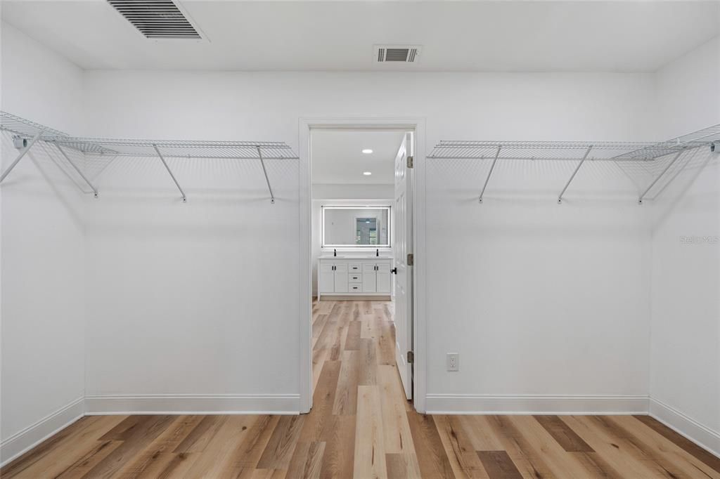 Activo con contrato: $465,000 (4 camas, 3 baños, 2382 Pies cuadrados)