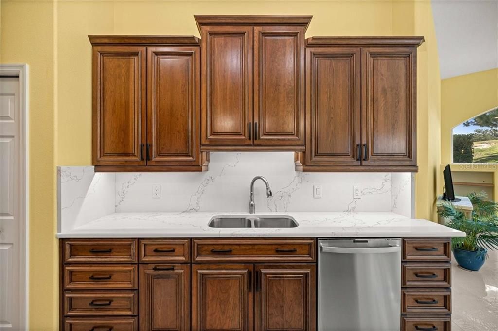 En Venta: $675,000 (4 camas, 2 baños, 2868 Pies cuadrados)