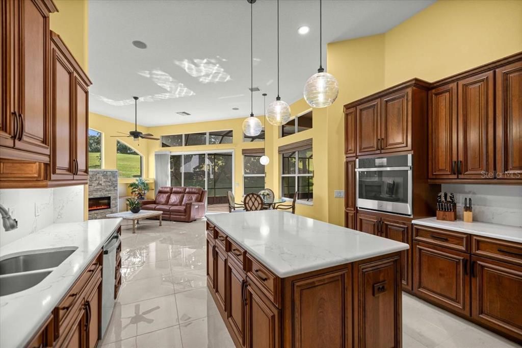 En Venta: $675,000 (4 camas, 2 baños, 2868 Pies cuadrados)