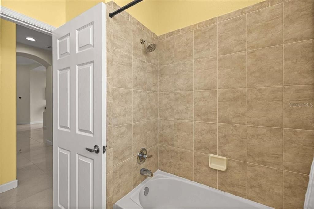 En Venta: $675,000 (4 camas, 2 baños, 2868 Pies cuadrados)
