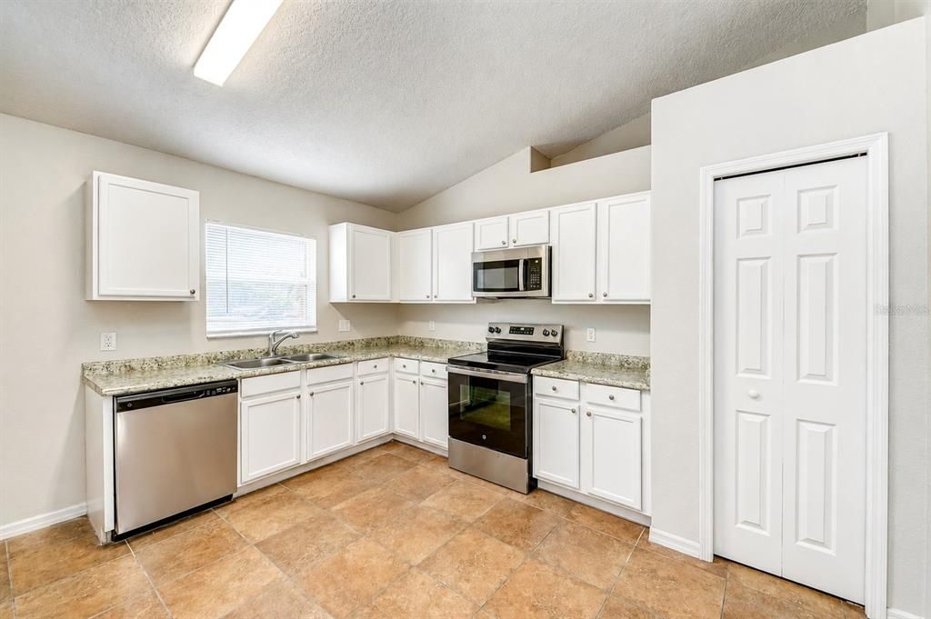 En Venta: $249,900 (3 camas, 2 baños, 1244 Pies cuadrados)